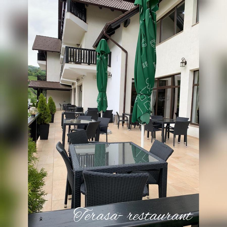 Flori De Mar Hotel Poiana Marului  Luaran gambar