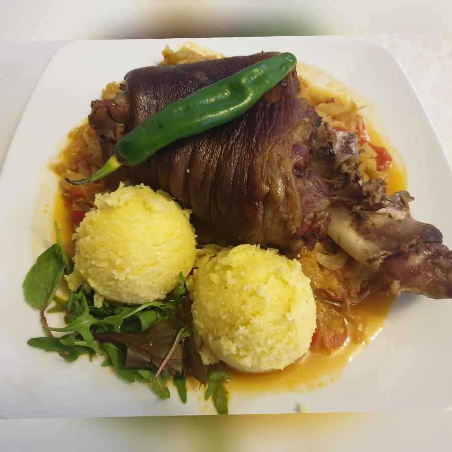 Flori De Mar Hotel Poiana Marului  Luaran gambar