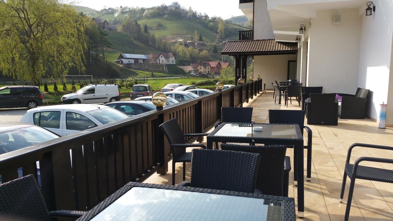 Flori De Mar Hotel Poiana Marului  Luaran gambar