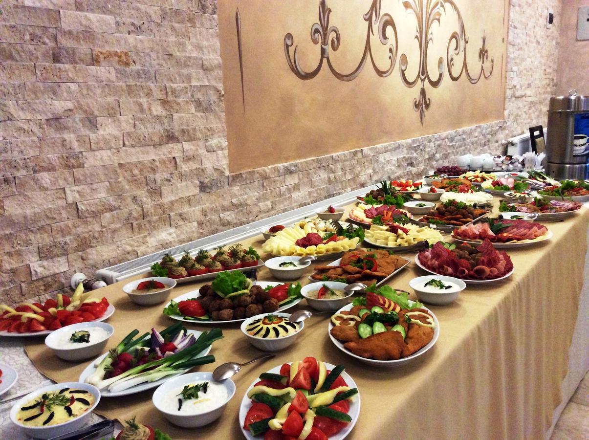 Flori De Mar Hotel Poiana Marului  Luaran gambar