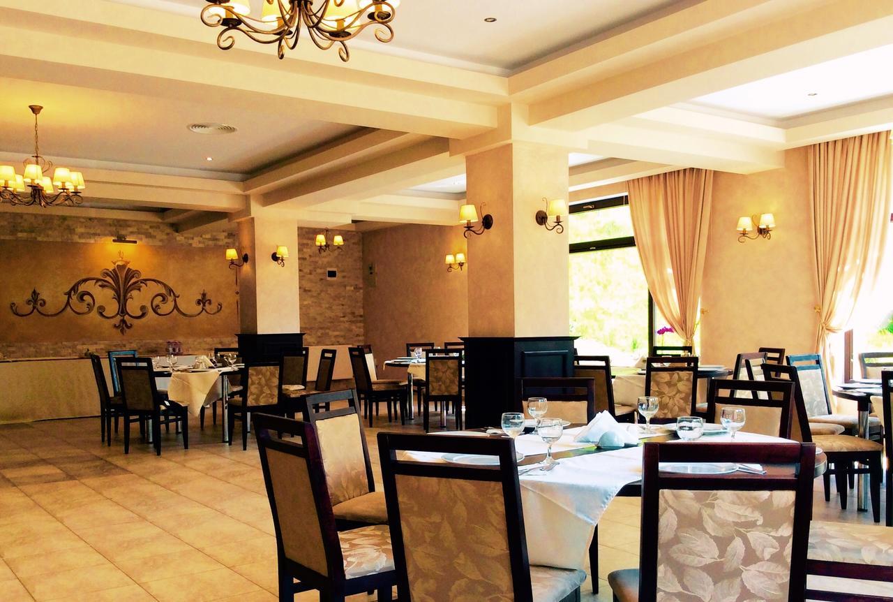 Flori De Mar Hotel Poiana Marului  Luaran gambar