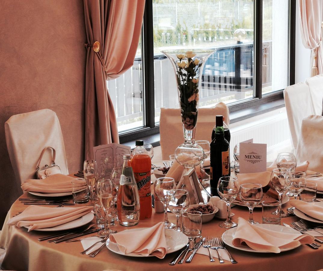 Flori De Mar Hotel Poiana Marului  Luaran gambar