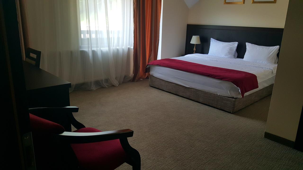 Flori De Mar Hotel Poiana Marului  Luaran gambar