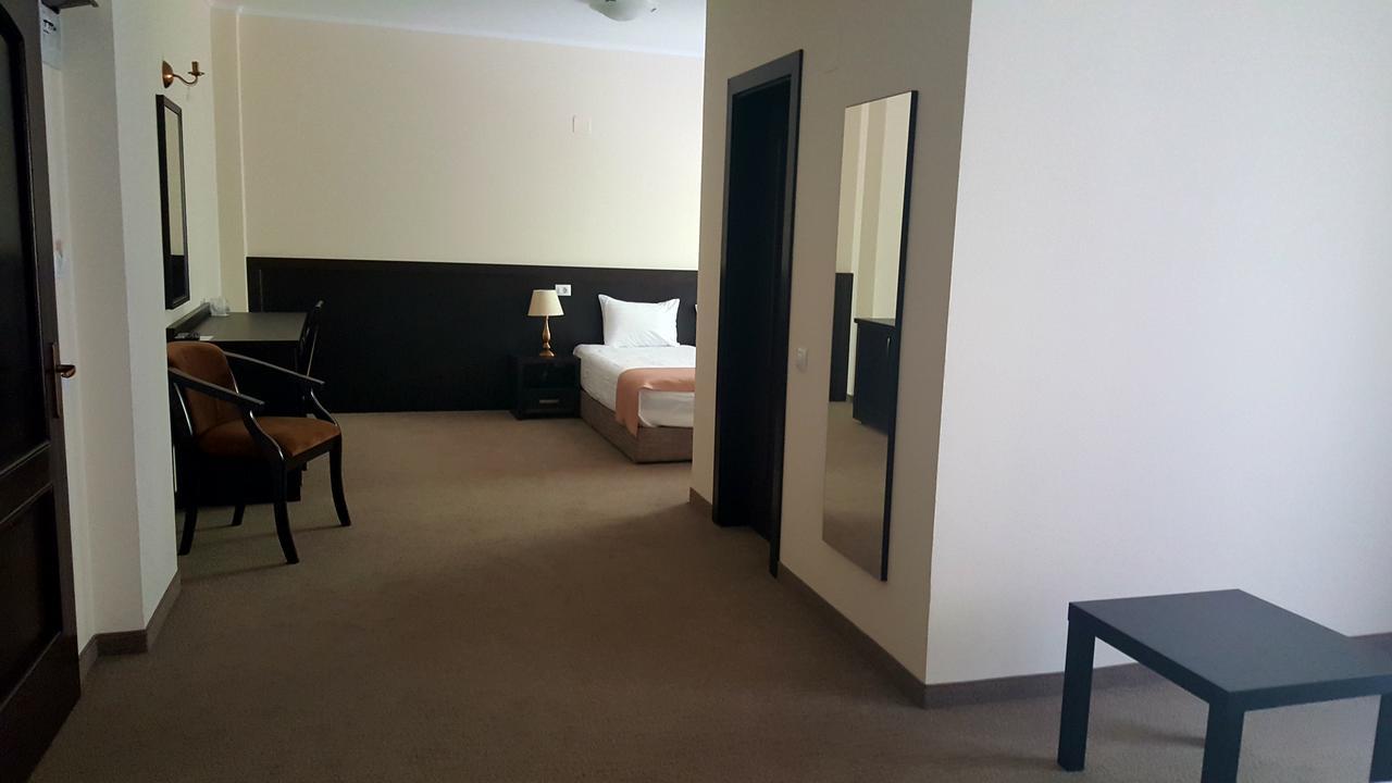 Flori De Mar Hotel Poiana Marului  Luaran gambar