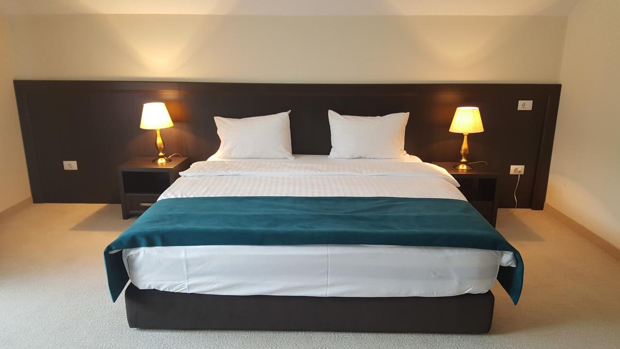 Flori De Mar Hotel Poiana Marului  Luaran gambar