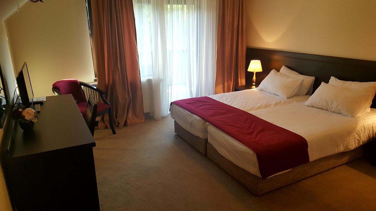 Flori De Mar Hotel Poiana Marului  Luaran gambar