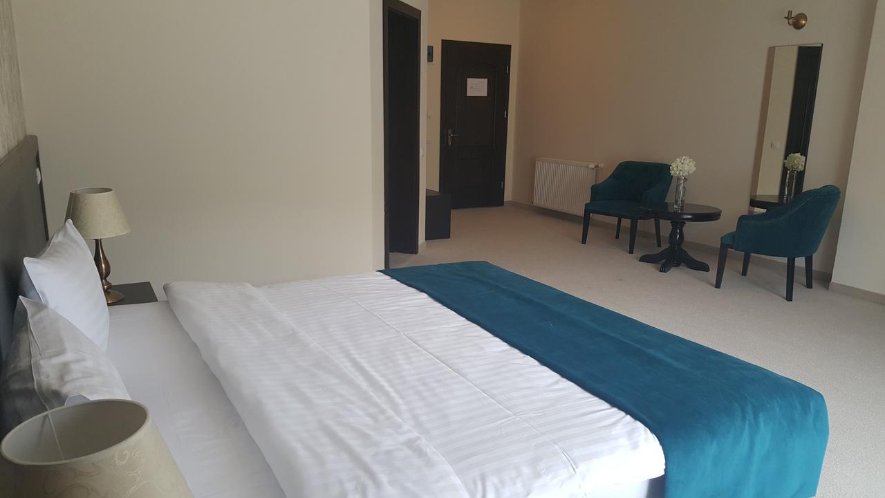 Flori De Mar Hotel Poiana Marului  Luaran gambar