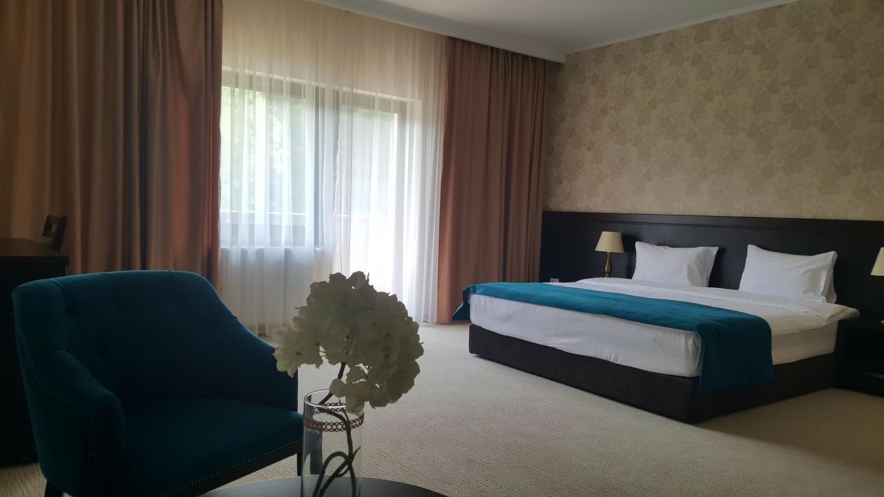 Flori De Mar Hotel Poiana Marului  Luaran gambar