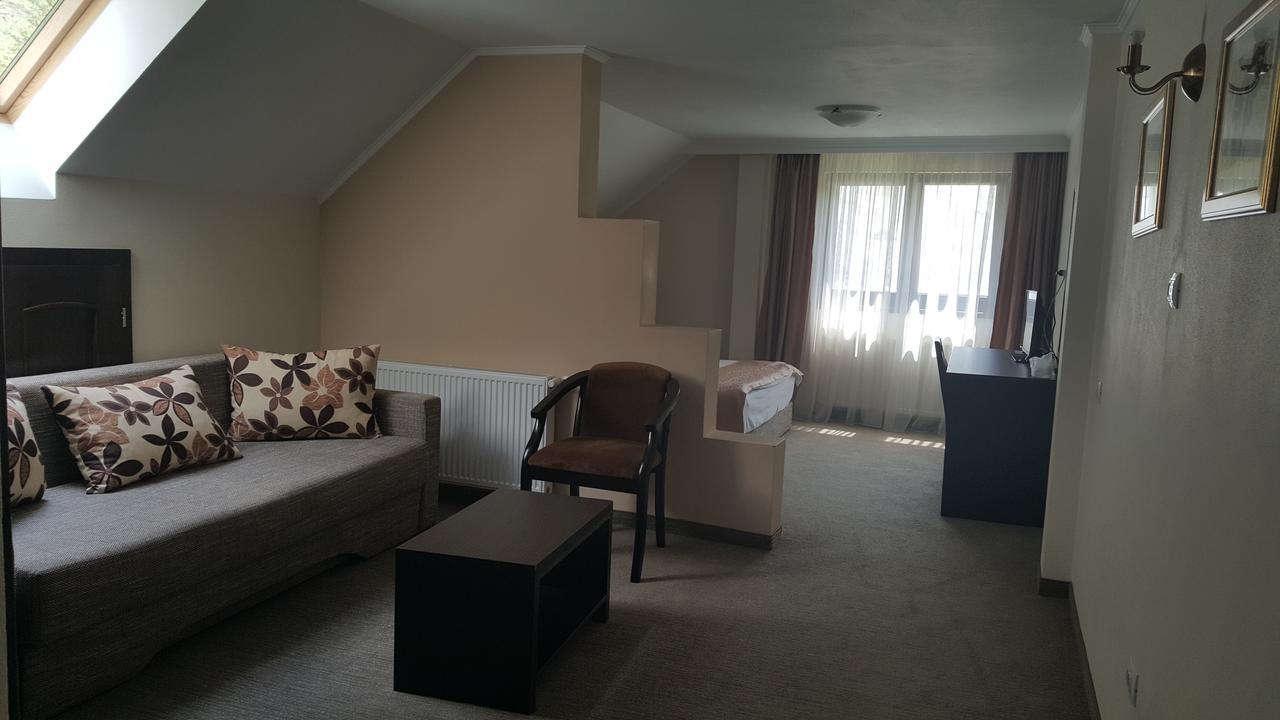 Flori De Mar Hotel Poiana Marului  Luaran gambar