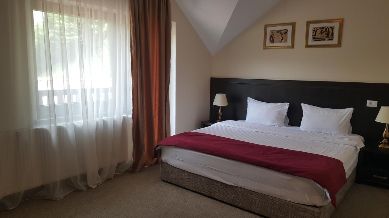 Flori De Mar Hotel Poiana Marului  Luaran gambar