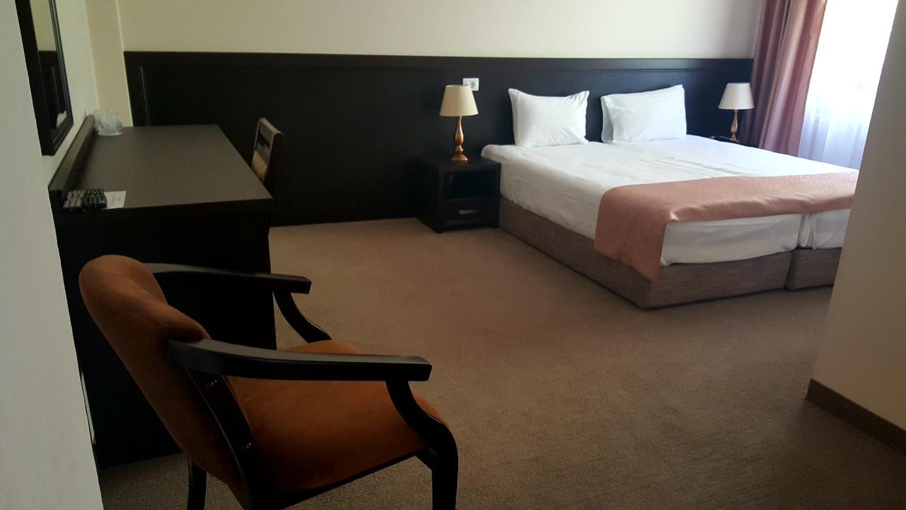 Flori De Mar Hotel Poiana Marului  Luaran gambar
